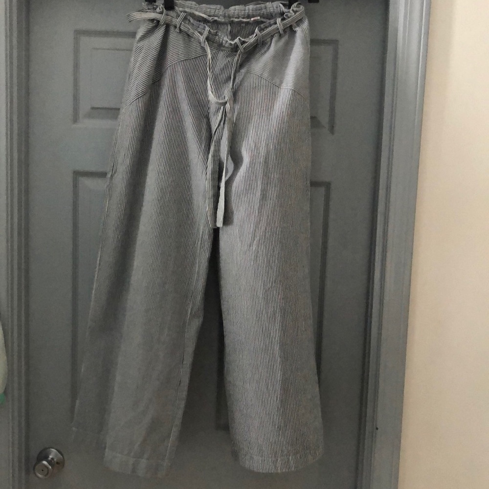 Anthropologie Seer sucker cropped pants